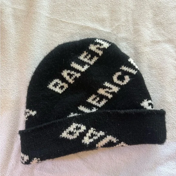 Balenciaga Black and White Beanie - Picture 2 of 3